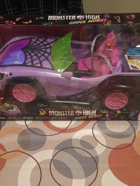 2022 Mattel - Monster High Ghoul Mobile - New with Accessories